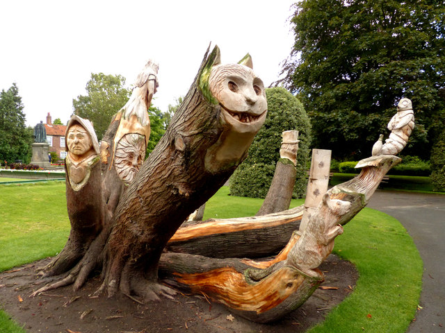 31 Best Tree Stump Ideas to Be Used in Backyard / Garden carved tree stump ideas for garden decor
