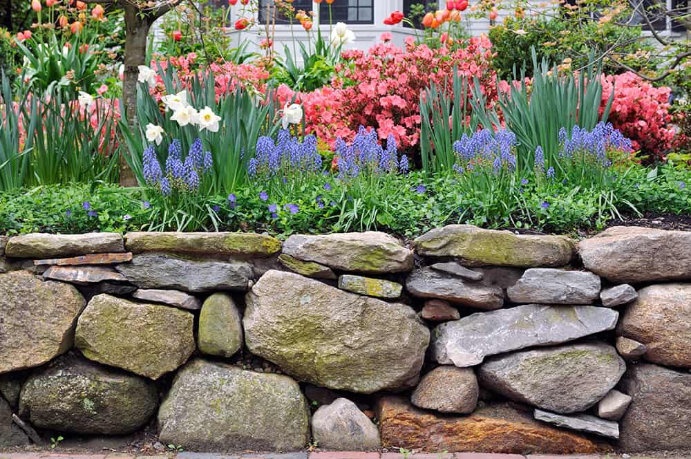 46 Modern & Small Corner Rock Garden Ideas: How to Create a Beautiful and Functional Space Stone Fence Garden Border