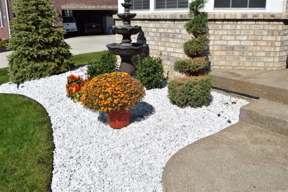 46 Modern & Small Corner Rock Garden Ideas: How to Create a Beautiful and Functional Space White Rock with Green Bush