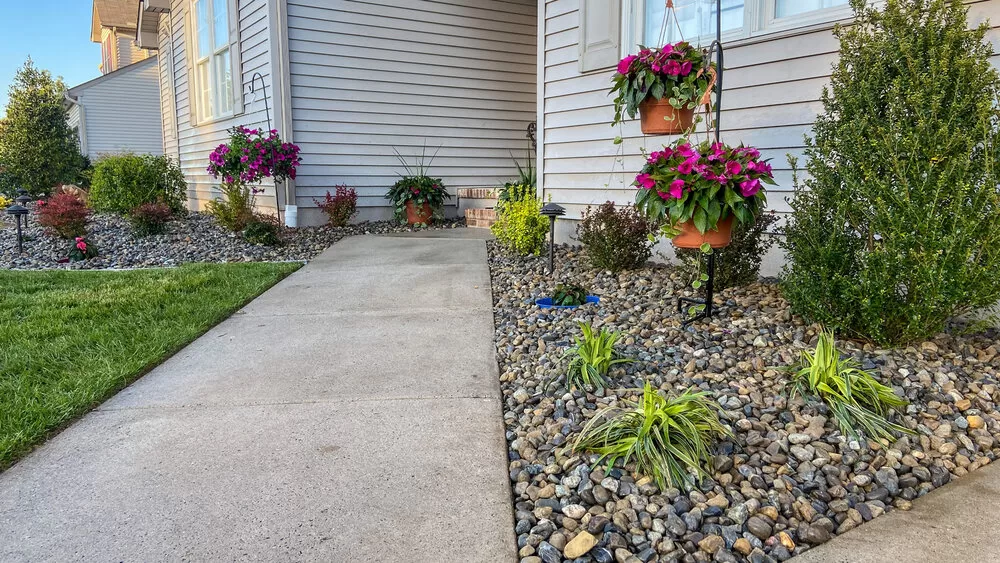 frontyard landscaping ideas with rocks