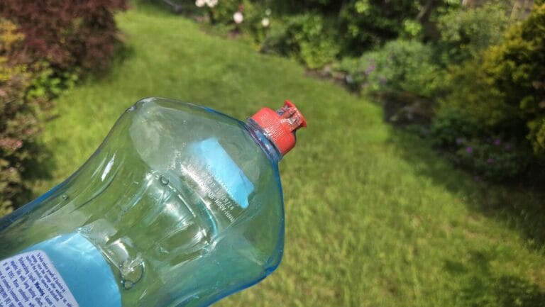 Gardeners Urged to Pour Washing Up Liquid on Lawns in November