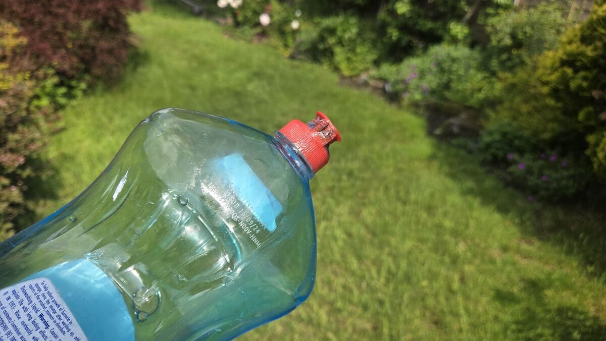 Gardeners Urged to Pour Washing Up Liquid on Lawns in November