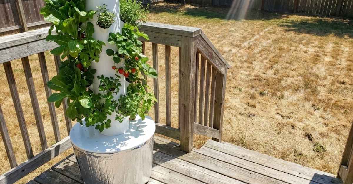 The Hydroponic Tower Bible: Build, Buy, and Grow Your Way to Food Freedom